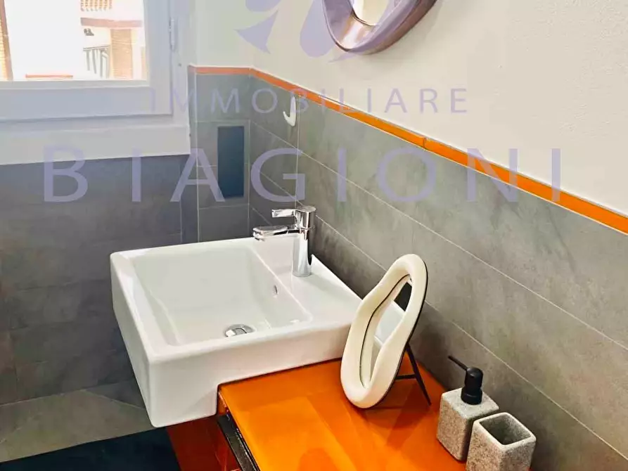 Immagine 24 di Appartamento in vendita  a Pietrasanta