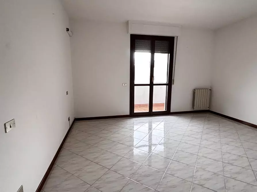 Immagine 15 di Appartamento in vendita  a Cascina