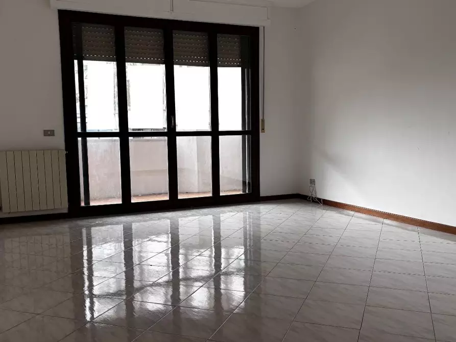 Immagine 3 di Appartamento in vendita  a Cascina