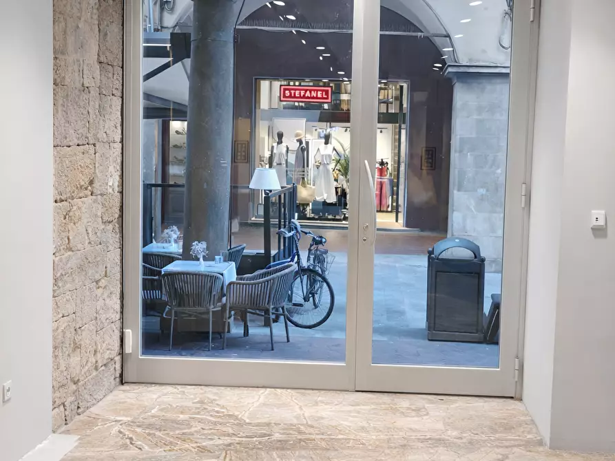 Immagine 1 di Negozio in affitto  a Pisa