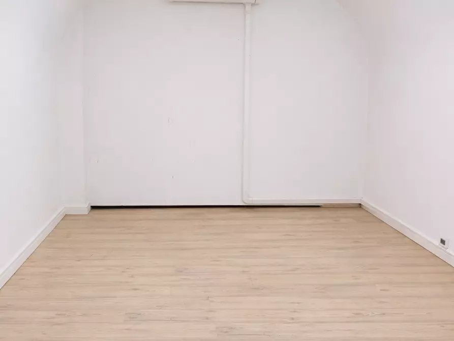 Immagine 4 di Negozio in affitto  a Pisa