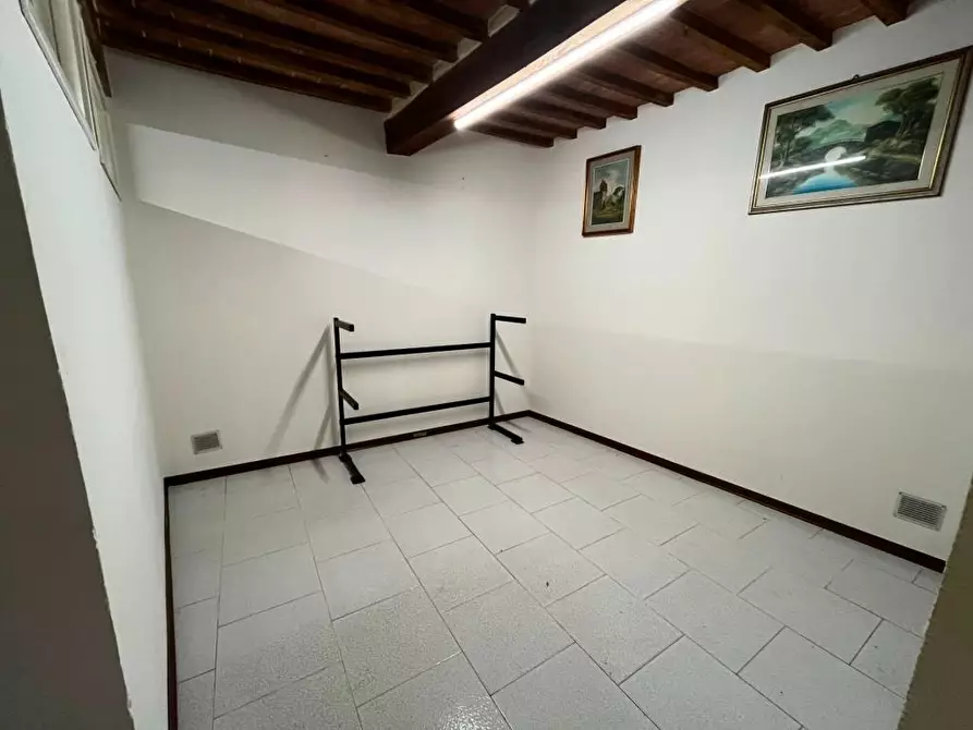 Immagine 7 di Locale commerciale in affitto  a Cascina