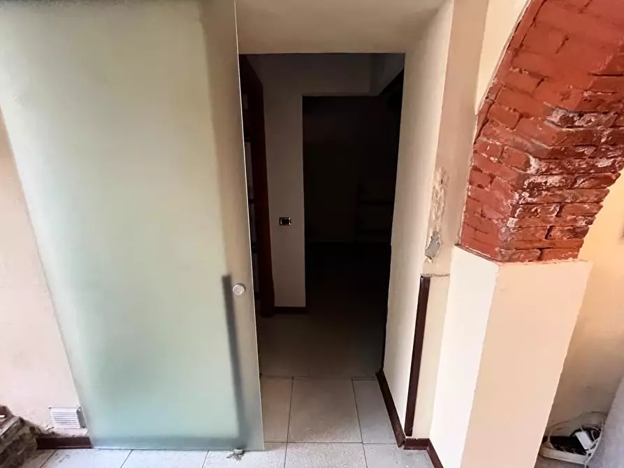 Immagine 10 di Locale commerciale in affitto  a Cascina