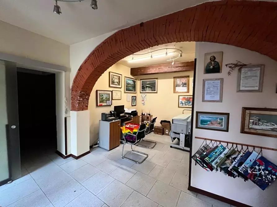 Immagine 4 di Locale commerciale in affitto  a Cascina