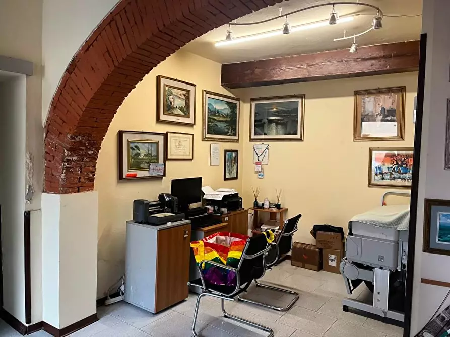 Immagine 3 di Locale commerciale in affitto  a Cascina
