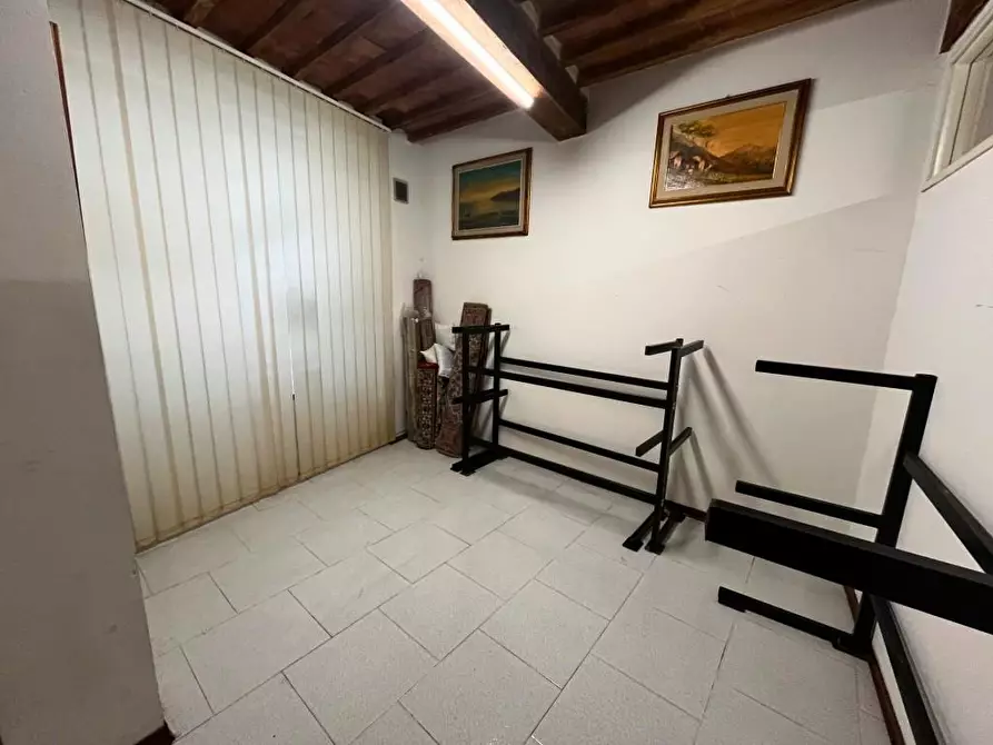 Immagine 8 di Locale commerciale in affitto  a Cascina