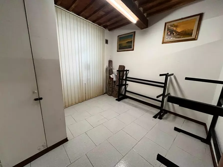 Immagine 9 di Locale commerciale in affitto  a Cascina