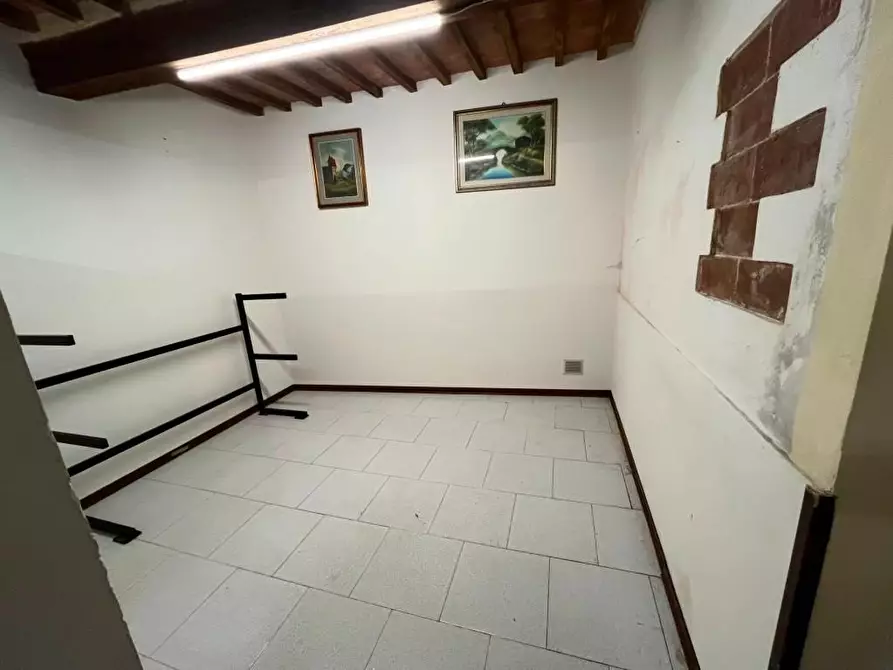 Immagine 13 di Locale commerciale in affitto  a Cascina