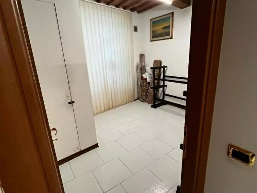 Immagine 6 di Locale commerciale in affitto  a Cascina