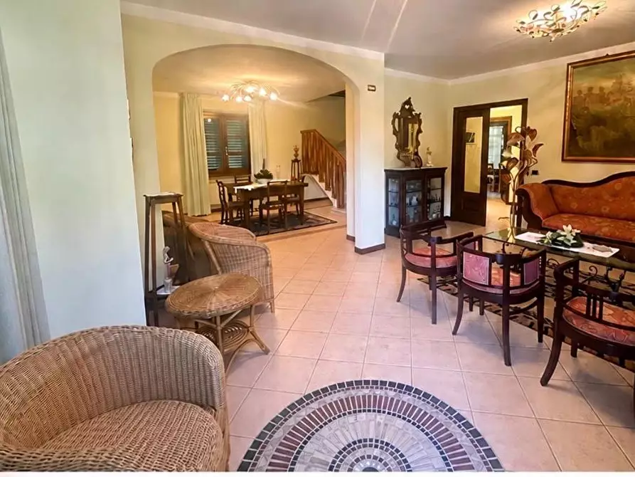 Immagine 1 di Villa in vendita  a Pietrasanta