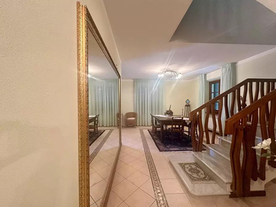 Immagine 2 di Villa in vendita  a Pietrasanta