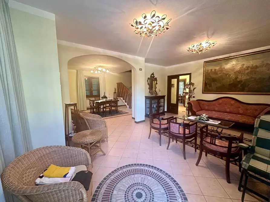 Immagine 1 di Villa in vendita  a Pietrasanta