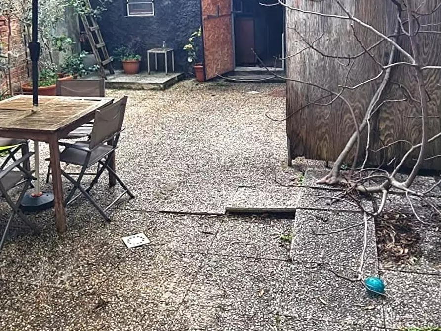 Immagine 6 di Locale commerciale in vendita  a Livorno