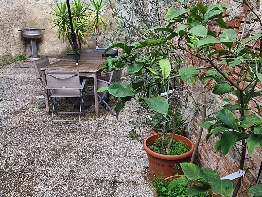 Immagine 10 di Locale commerciale in vendita  a Livorno