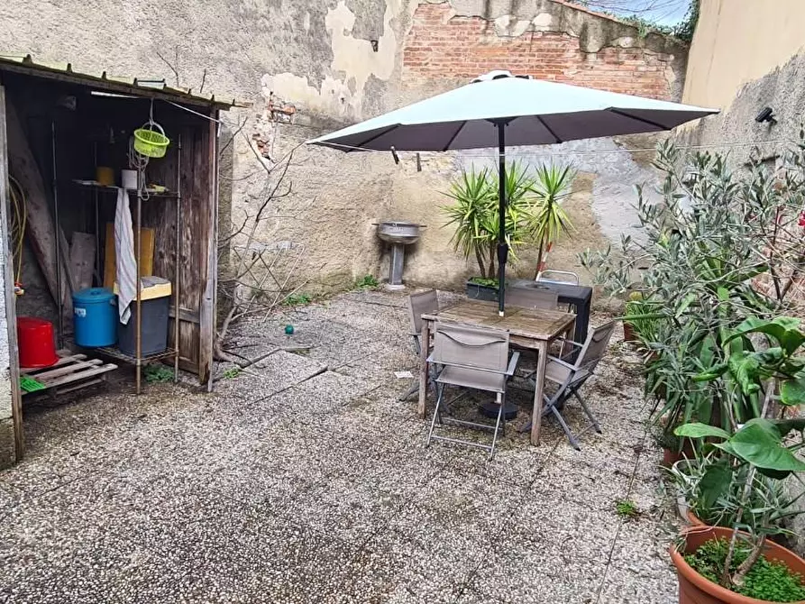 Immagine 9 di Locale commerciale in vendita  a Livorno