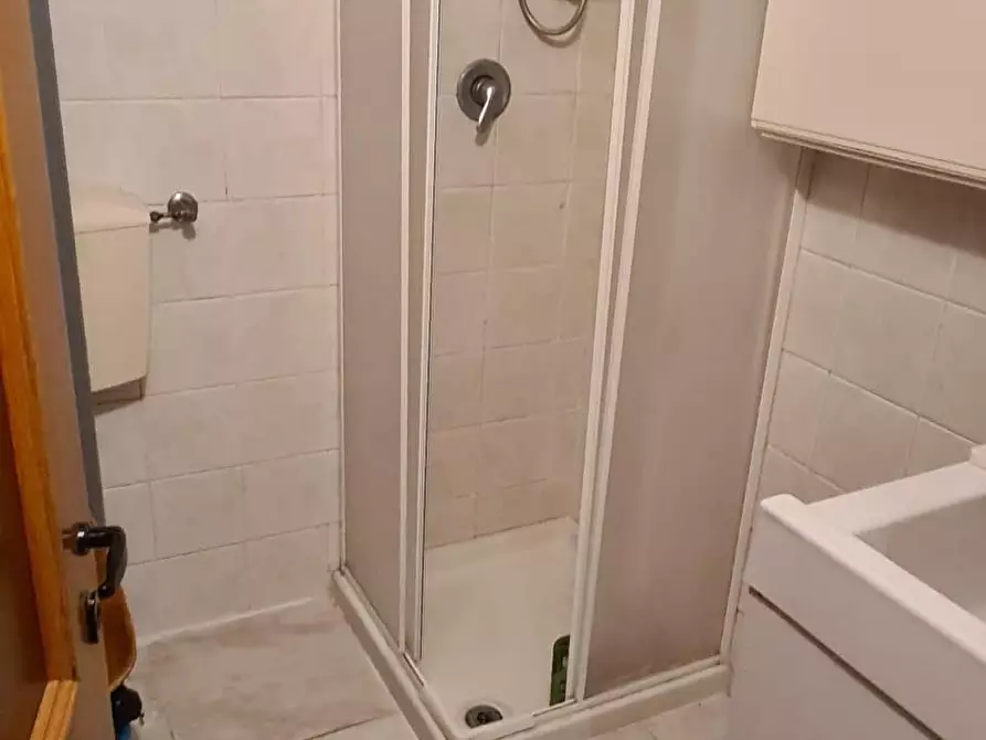 Immagine 13 di Locale commerciale in vendita  a Livorno