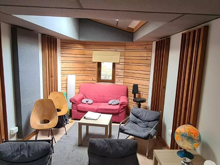 Immagine 7 di Locale commerciale in vendita  a Livorno