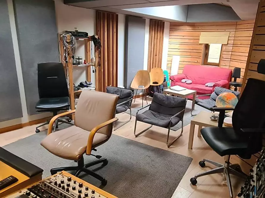 Immagine 5 di Locale commerciale in vendita  a Livorno