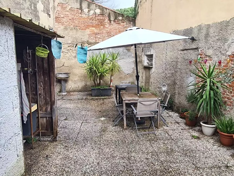 Immagine 8 di Locale commerciale in vendita  a Livorno