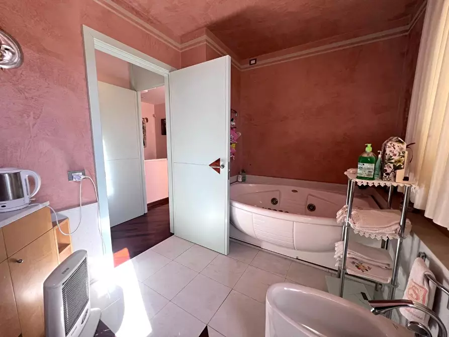 Immagine 29 di Villa in vendita  a Cerreto Guidi