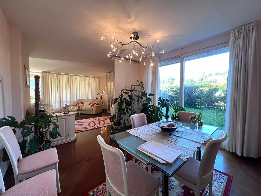 Immagine 2 di Villa in vendita  a Cerreto Guidi