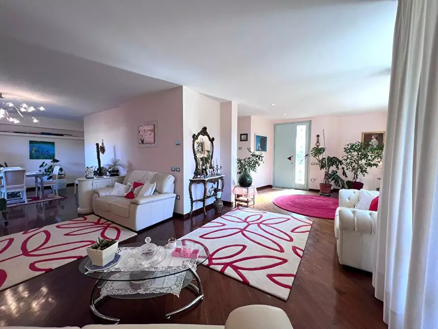 Immagine 10 di Villa in vendita  a Cerreto Guidi