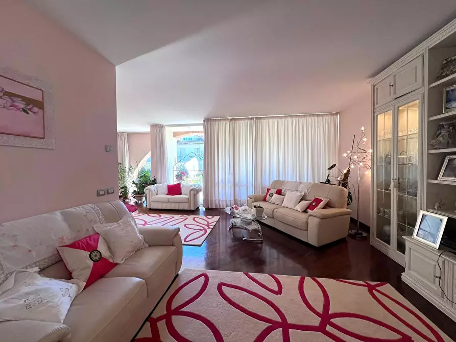 Immagine 4 di Villa in vendita  a Cerreto Guidi