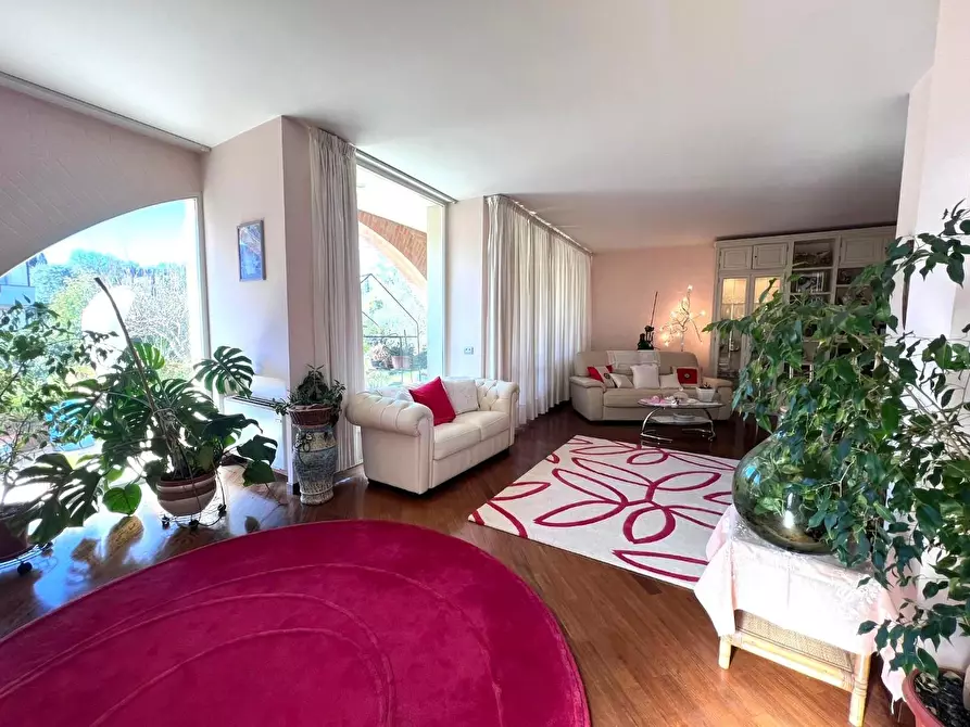 Immagine 1 di Villa in vendita  a Cerreto Guidi