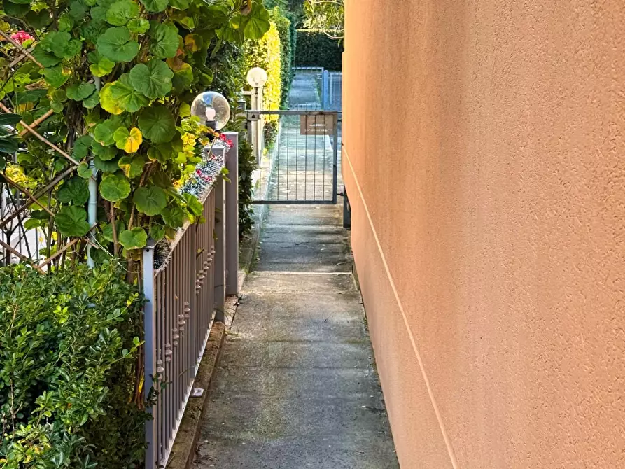 Immagine 16 di Villetta a schiera in vendita  a Massa