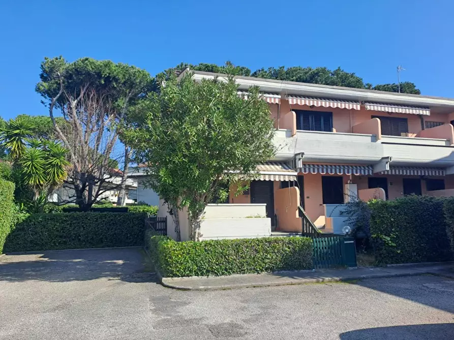 Immagine 19 di Villetta a schiera in vendita  a Massa