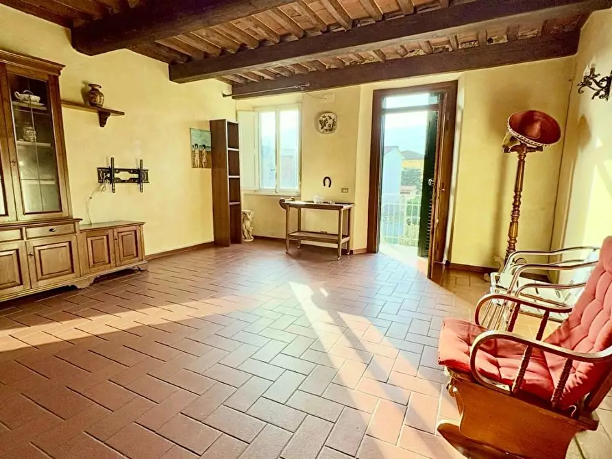 Immagine 2 di Appartamento in vendita  a Lucca