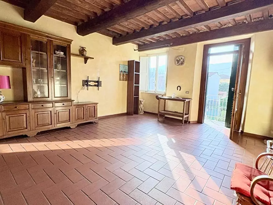 Immagine 3 di Appartamento in vendita  a Lucca