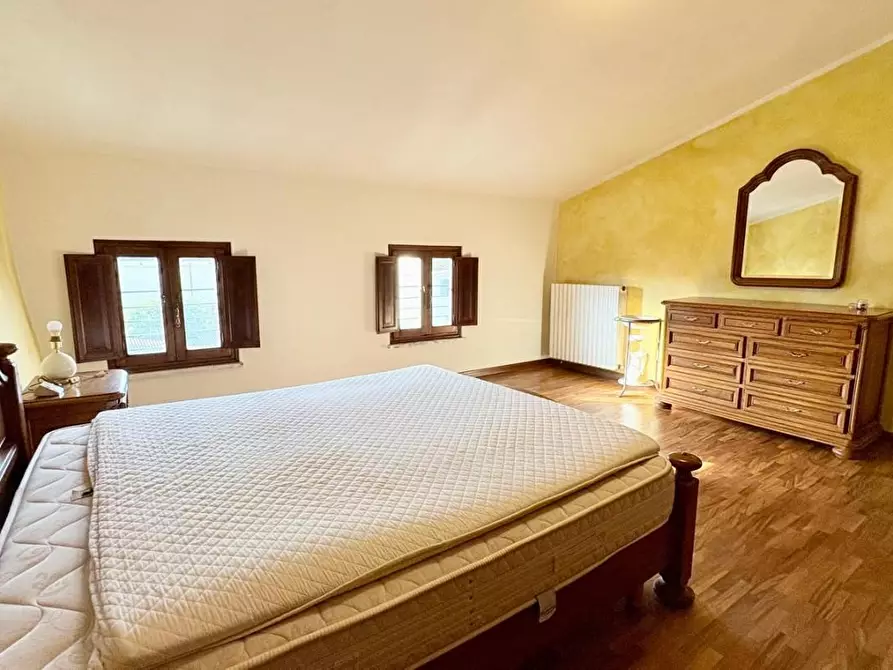 Immagine 16 di Appartamento in vendita  a Lucca