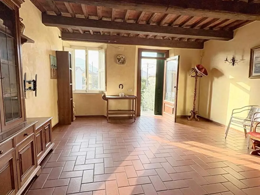 Immagine 4 di Appartamento in vendita  a Lucca