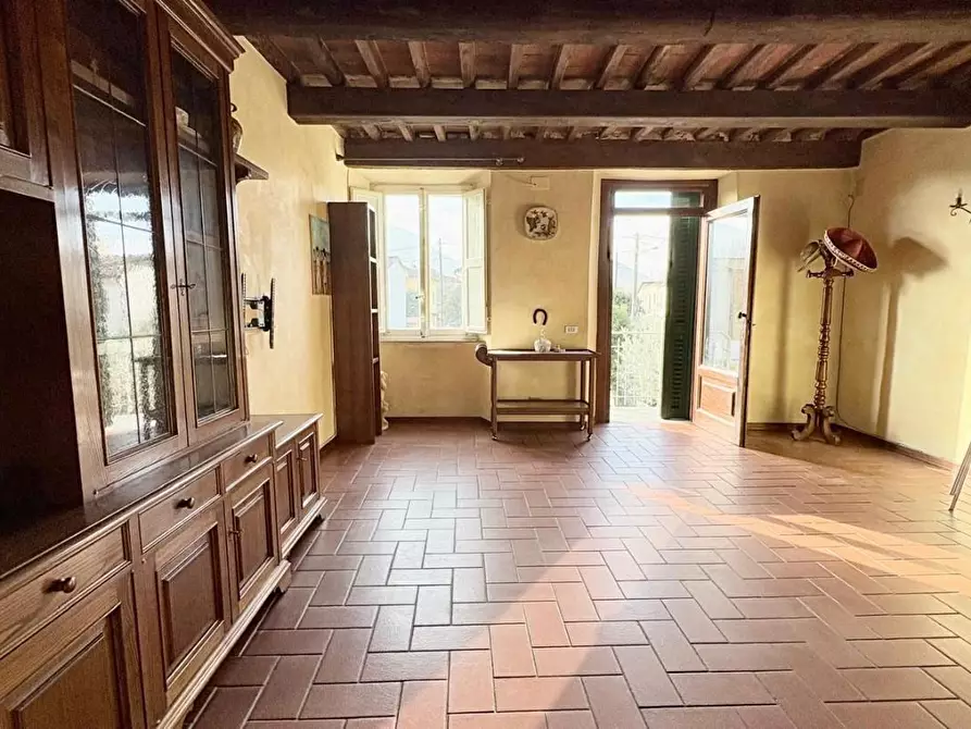 Immagine 5 di Appartamento in vendita  a Lucca
