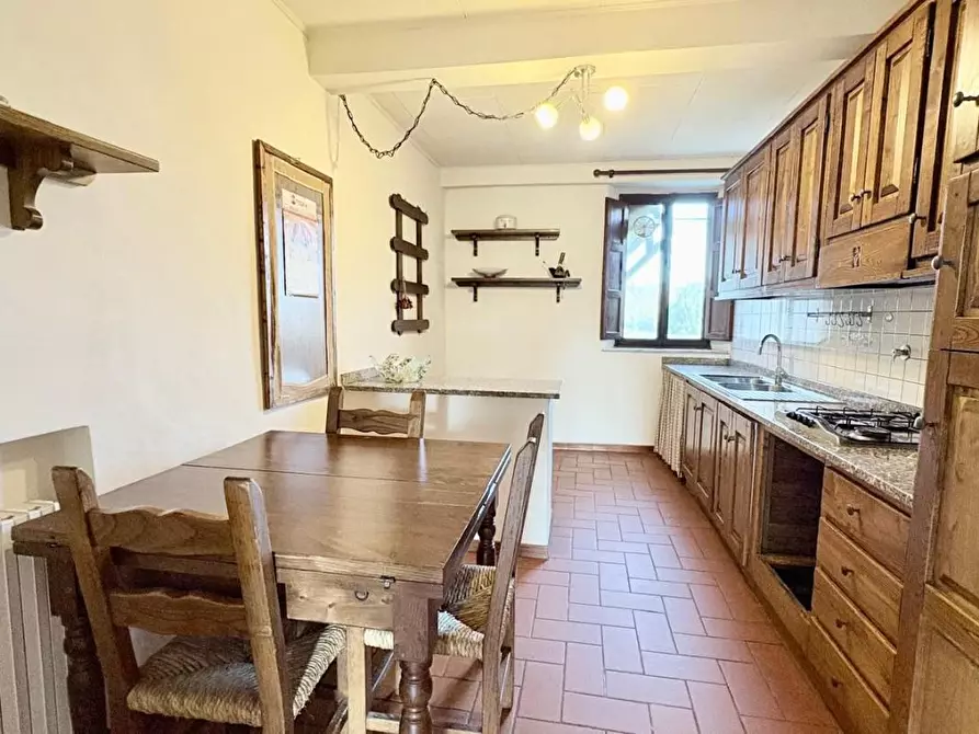 Immagine 7 di Appartamento in vendita  a Lucca