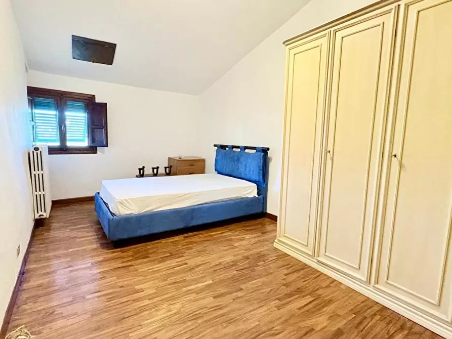 Immagine 11 di Appartamento in vendita  a Lucca