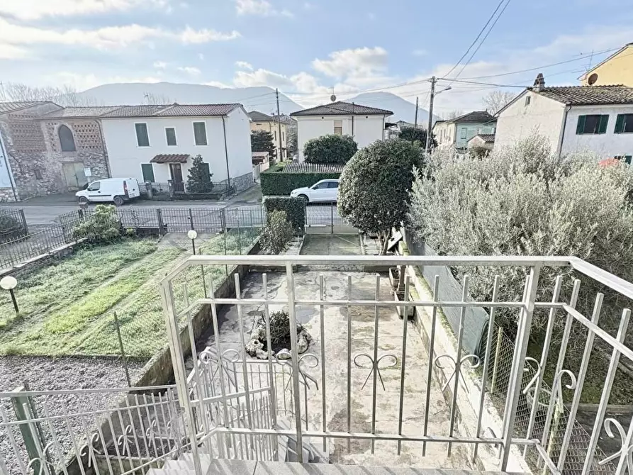 Immagine 18 di Appartamento in vendita  a Lucca