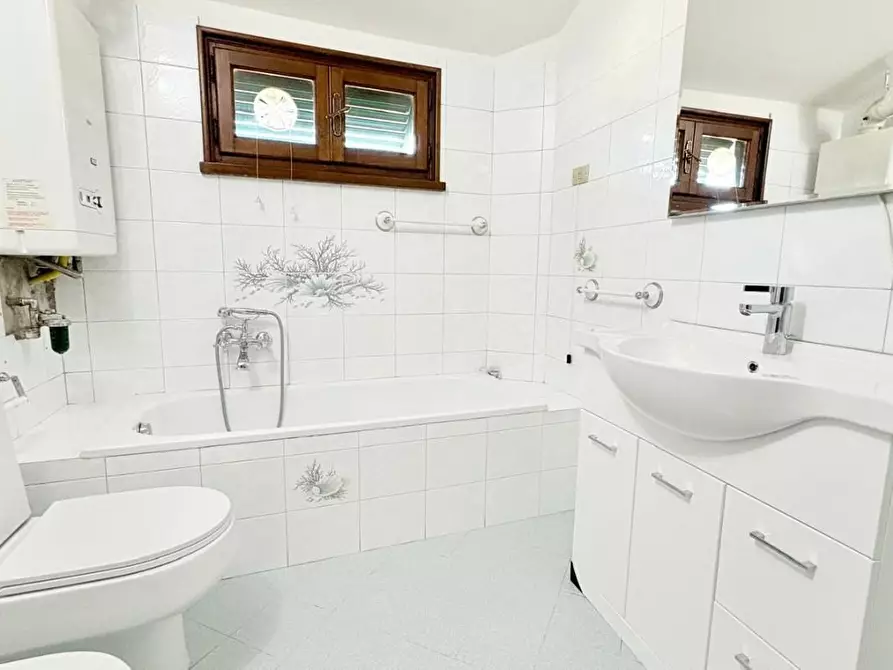 Immagine 14 di Appartamento in vendita  a Lucca