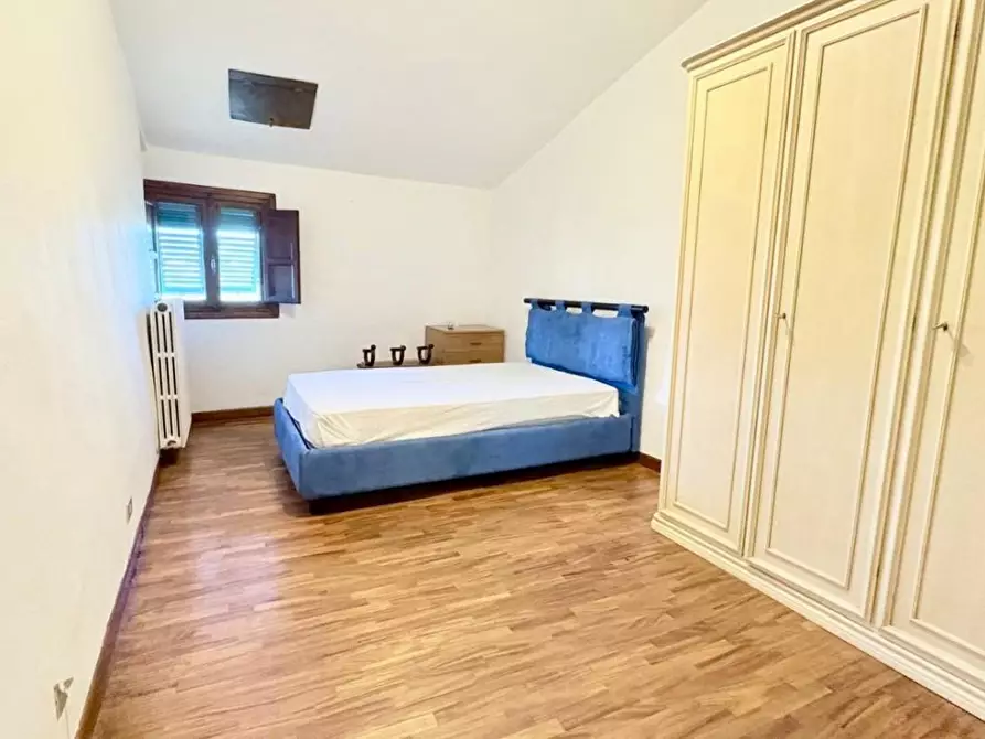 Immagine 12 di Appartamento in vendita  a Lucca