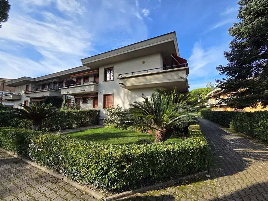 Immagine 1 di Appartamento in vendita  a Massa