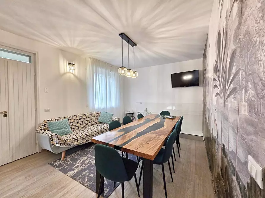 Immagine 7 di Appartamento in vendita  a Massa