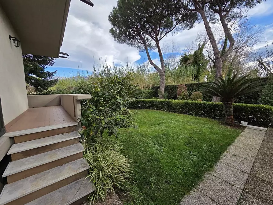 Immagine 3 di Appartamento in vendita  a Massa