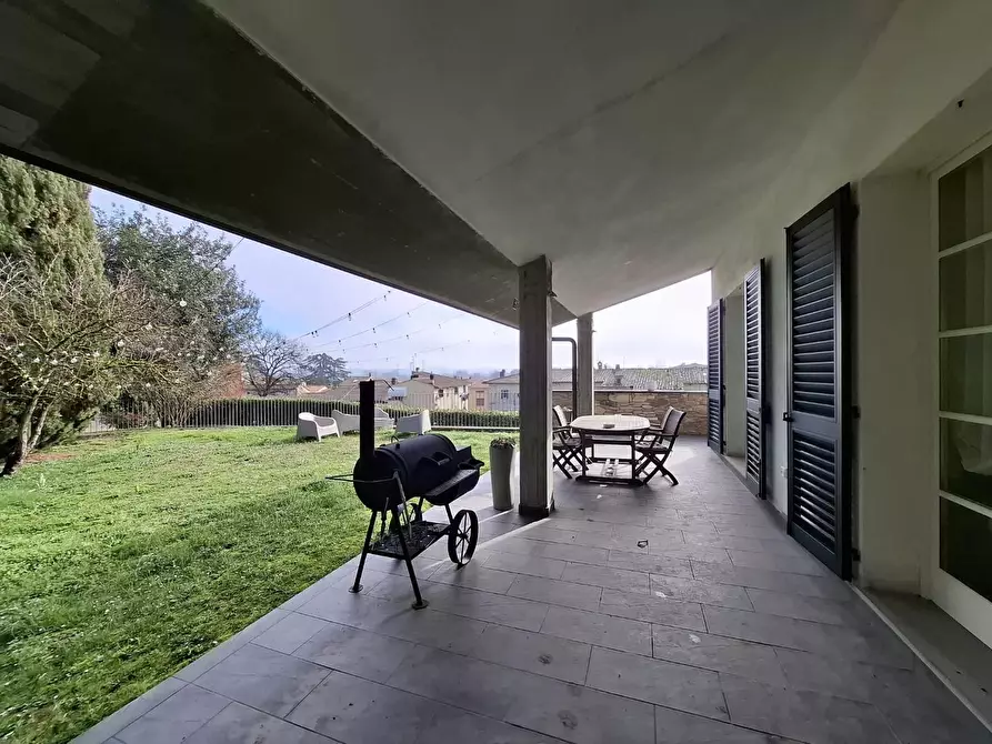 Immagine 2 di Villa in vendita  a Fucecchio