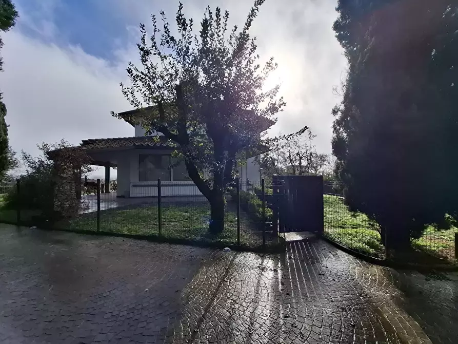 Immagine 8 di Villa in vendita  a Fucecchio