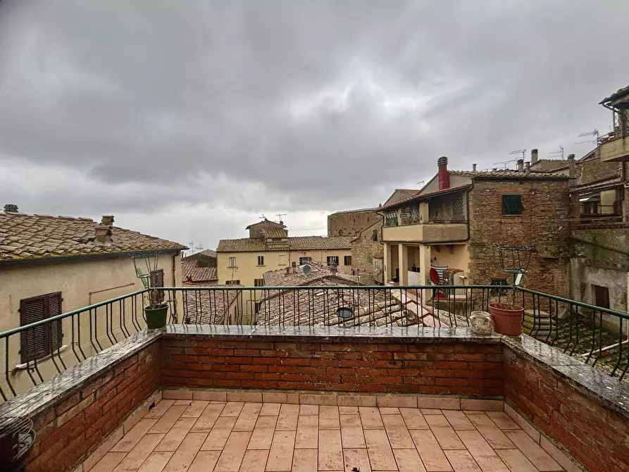 Immagine 4 di Mansarda in vendita  a Volterra
