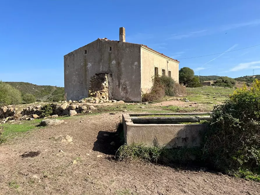 Immagine 10 di Casa colonica in vendita  a Aglientu