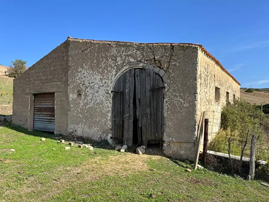 Immagine 1 di Casa colonica in vendita  a Aglientu