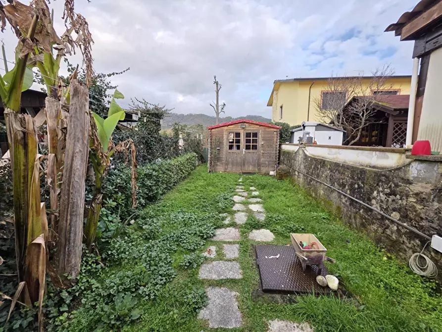 Immagine 1 di Casa semindipendente in vendita  a Massarosa