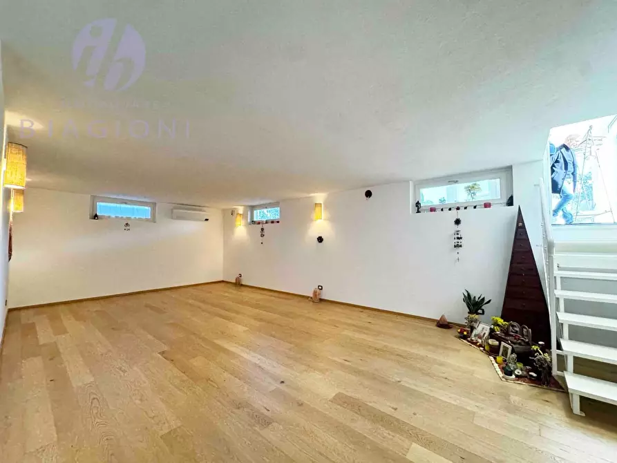 Immagine 11 di Villa in vendita  a Pietrasanta